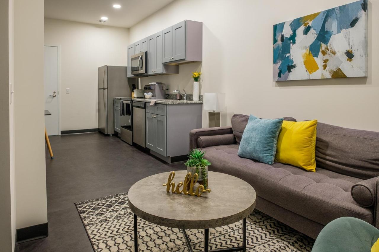 Apartments In Pittsburgh'S Cultural District By Frontdesk Room photo