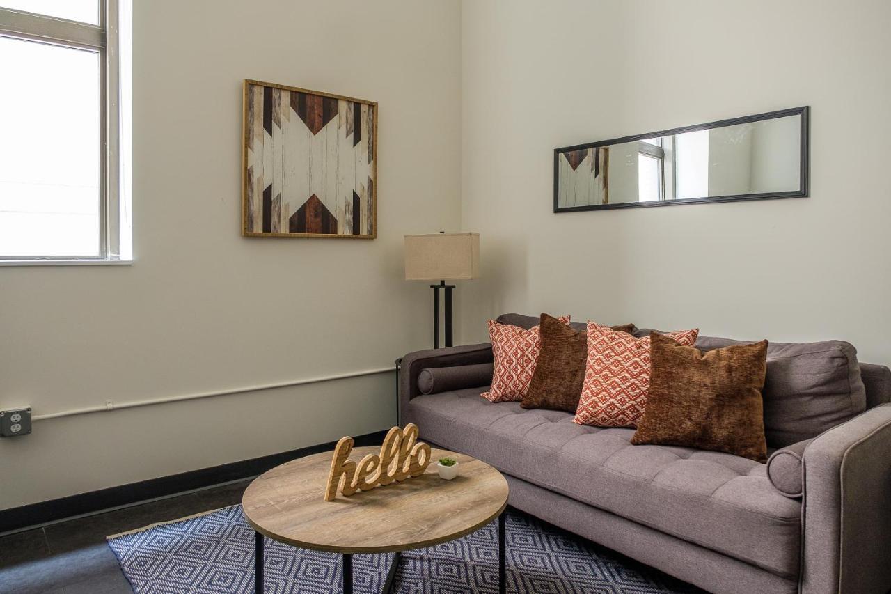 Apartments In Pittsburgh'S Cultural District By Frontdesk Room photo